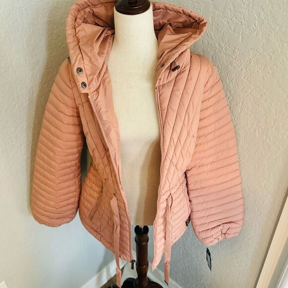 BCBGeneration Diagonal Seam Puffer Hooded Jacket Coral Pink Size Medium (8), NWT - Picture 14 of 16